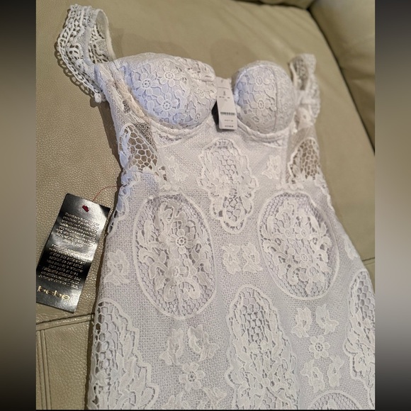 Chic Fitted Midi White Crochet Lace Bustier Dress NWT sz 10 - Picture 2 of 7